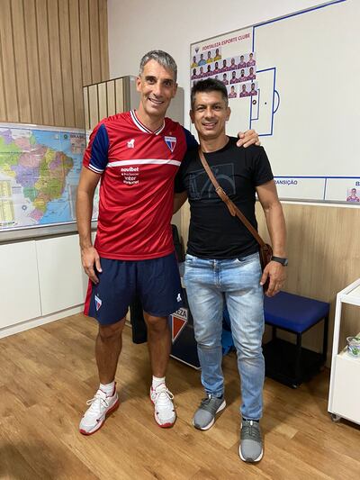 Gustavo Atilano Florentín con el entrenador argentino Juan Pablo Vojvoda, en la sede de Fortaleza Sporte Clube