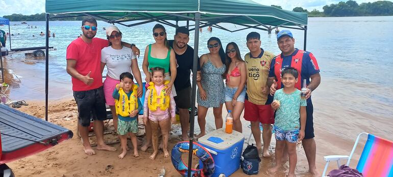 Disfrutándo de las palayas de Villa Florida, Misiones.