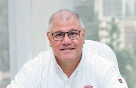 Lic. Héctor Segovia, gerente.