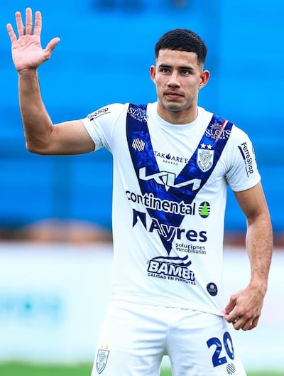 Cléver Domingo Ferreira Ñamandú, nacido el 20 de febrero de 2003, proseguirá su carrera en el Atlético Tucumán, que compite en la máxima categoría del fútbol argentino.