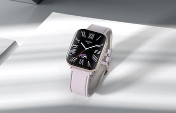 Este reloj inteligente se caracteriza por un diseño "elegante, minimalista y eficiente", que enmarca una pantalla de 1,75 pulgadas AMOLED con resolución HD y un revestimiento que evita las huellas dactilares.