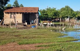 El río Tebicuary registra un importante descenso en su cauce en la zona de Villa Florida, Misiones, lo que alivia considerablemente a los damnificados.