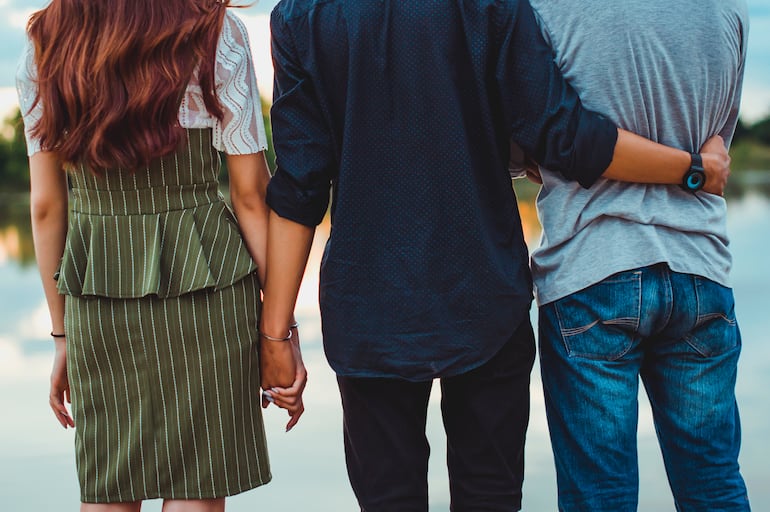 ¿Se puede ser bisexual aunque nunca se haya tenido una relación con alguien del mismo sexo?