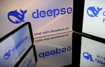 This photograph shows screens displaying the logo ofLogo de la IA de China, DeepSeek.