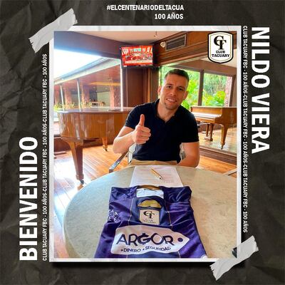 Nildo Viera, durante la firma de su contrato con Tacuary.