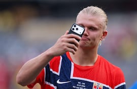 Erling Haaland #9 de Noruega celebra tras la victoria por 2-1 durante el partido de octavos de final de la Copa Mundial de la FIFA 2026 entre Brasil y Noruega en el New York New Jersey Stadium.