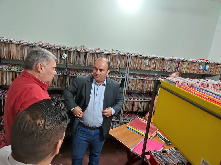 Imágenes capturadas durante la visita del defensor del Pueblo, Rafael Ávila, a la cárcel de Tacumbú.