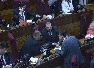 Senadores Pedro Díaz Verón (i), Erico Galeano y Juan Carlos “Nano” Galaverna.