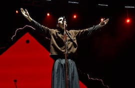 Milo J se presentó en vivo en el Puerto de Asunción, cautivando al público con su actuación musical.