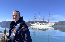 La princesa Leonor, a bordo del Juan Sebastián Elcano, coincidiendo con el ecuador de su recorrido. (EFE/Casa de SM el Rey)
