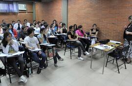 Alumnos acceden con mayor facilidad a estudios en todos los niveles en Asunción y grandes ciudades.