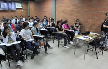 Alumnos acceden con mayor facilidad a estudios en todos los niveles en Asunción y grandes ciudades.