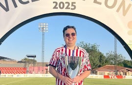 Óscar Simeón Said Bobadilla, nacido el 5 de abril de 1971, preside el Sportivo San Lorenzo desde enero de 2025.