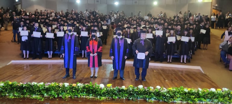 Ceremonia de graduación de la promoción 2021 de estudiantes de la Facultad de Medicina de la UNA