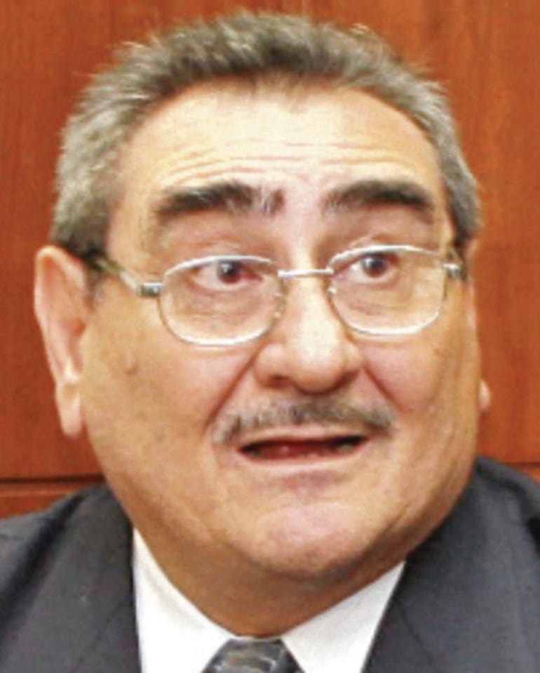 Antonio Fretes, presidente de la Corte Suprema de Justicia con permiso, quien aparece como cabeza del clan.