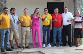 En la foto se observa a siete de ocho ediles raboneros.