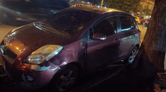 El viernes pasado, un conductor bajo efectos del alcohol causó un accidente en Limpio, afectando a motociclistas y una joven.