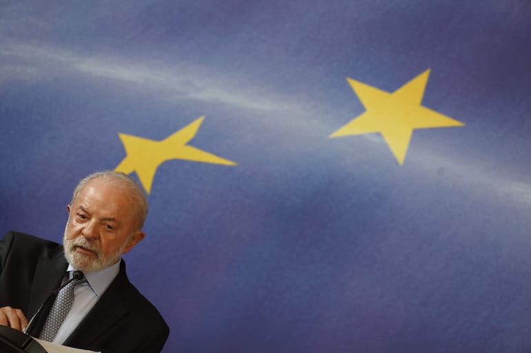 El presidente de Brasil, Luiz Inácio Lula da Silva, habla durante una rueda de prensa este viernes, en el Palacio de Itamaraty, en Río de Janeiro (Brasil). 