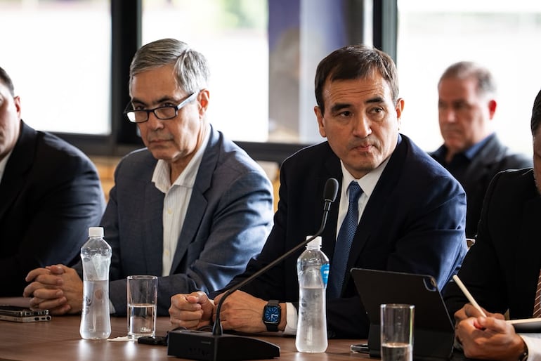 Pedro Ferreira y Amilcar Troche, durante la reunión de la Mesa Nacional del Sector Eléctrico.