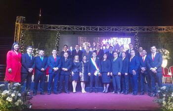 El nuevo Gobernador de Caaguazú y los 21 concejales departamentales.