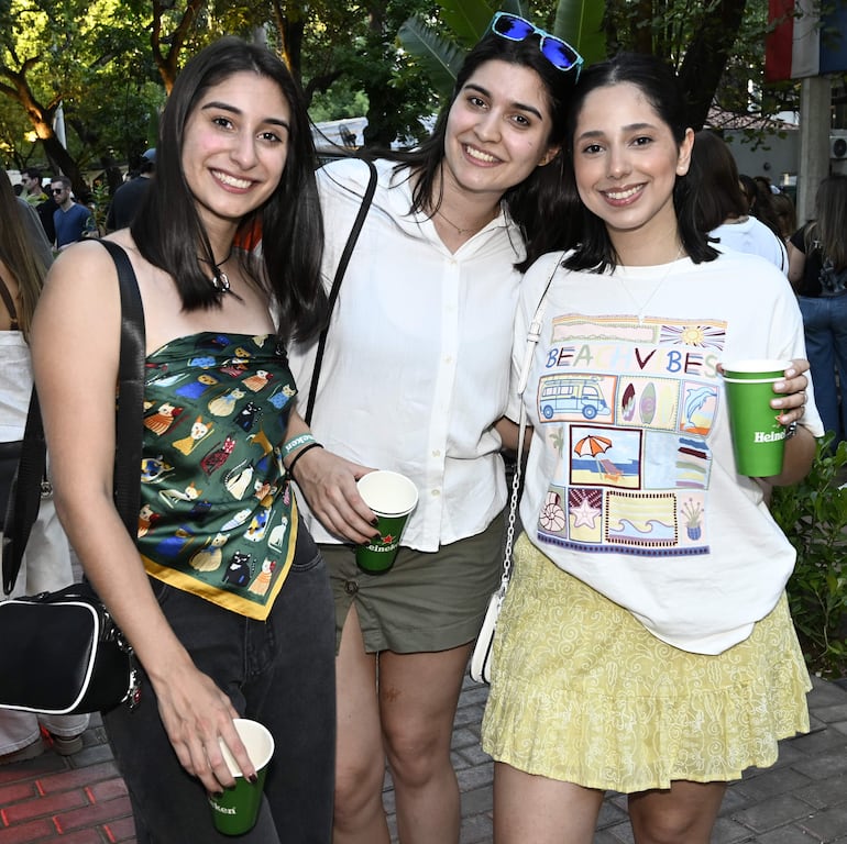 Betania Chávez, Priscila Chávez y Ana Aveiro.