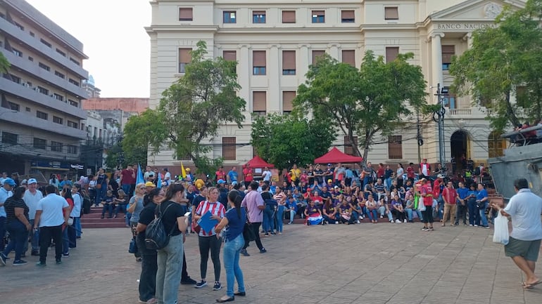 Caja fiscal: arranca el primer día de movilización docente a la espera del debate en el Senado