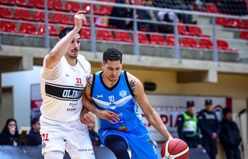 Alejandro Peralta de Olimpia Kings y Juniors Peralta de San José, protagonistas de las finales del Apertura de la Liga Nacional de Básquetbol.