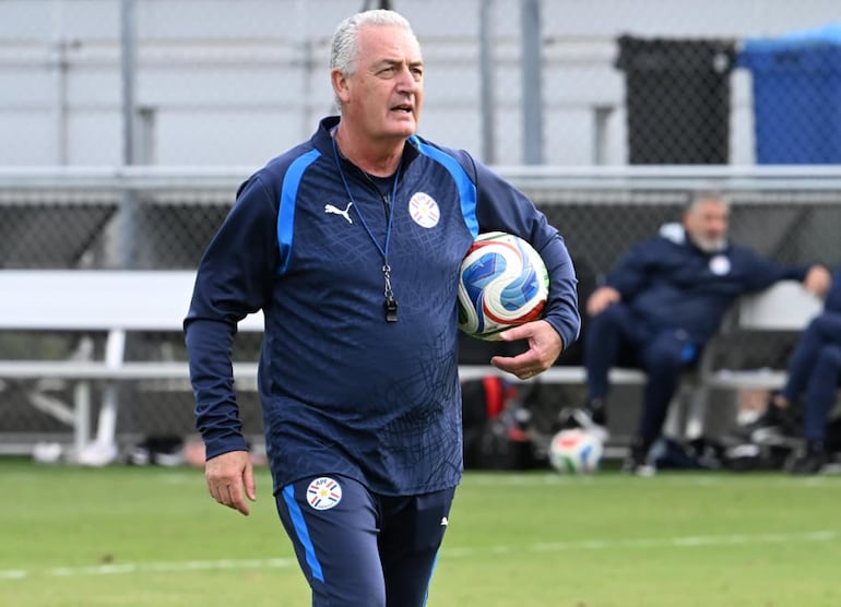 Gustavo Alfaro sigue cambiando el esquema y haciendo pruebas a solo dos días del estreno frente a Estados Unidos en el Mundial 2026.