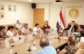 Víctimas de la mafia de los pagarés con la Comisión Permanente del Congreso.