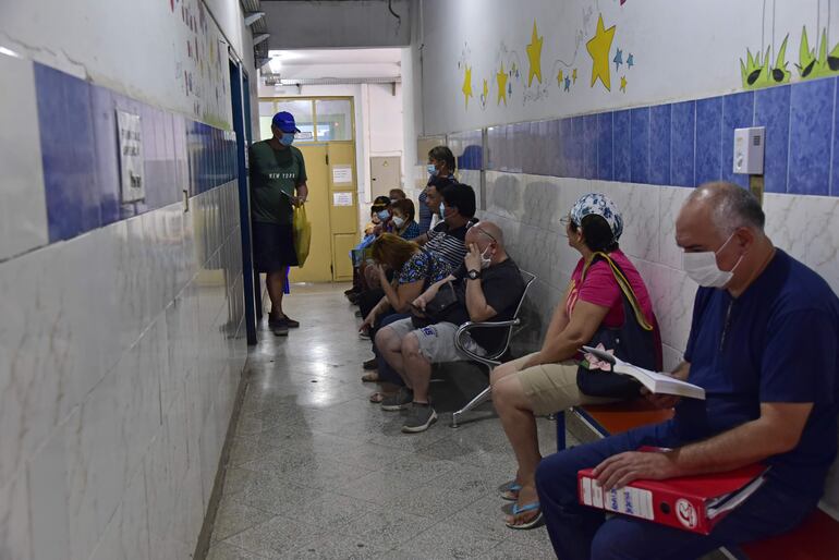 Niños y adultos mayores, los más afectados por virus respiratorio, dice Salud Pública.