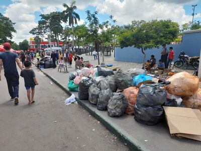 Parte de la basura recolectada hoy por Aseo Urbano en la explanada de la basílica de Caacupé.