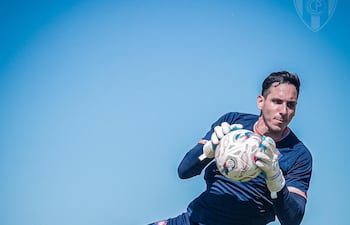 Roberto Junior "Gatito" Fernández, con la posibilidad de volar a Estados Unidos para militar en el New York RB, que compite en la Major League Soccer.