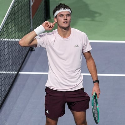 Jakub Mensik derrotó en tres sets al argentino Francisco Cerúndolo.