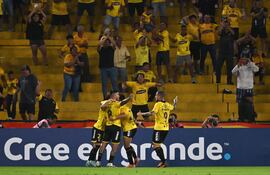 Héctor "Tito" Villalba (31 años) celebra su gol, para la ventaja parcial del Barcelona sobre Botafogo. El partido en Guayaquil terminó 1-1.