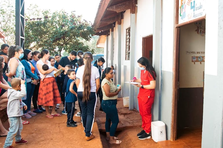 Seis clínicas comunitarias permiten a los estudiantes de la Universidad Interamericana adquirir experiencia mientras acercan servicios de salud a la población.