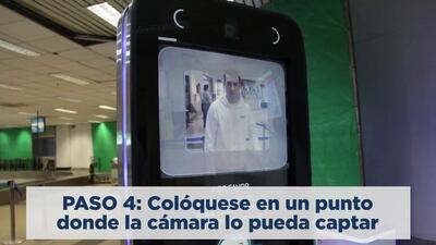 Cámara capta fotografía del viajero.