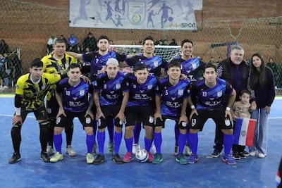 Fomento de Barrio Obrero recibe a su vecino Independiente por el arranque de la cuarta fecha de la Copa de Oro de fútbol de salón, este martes.