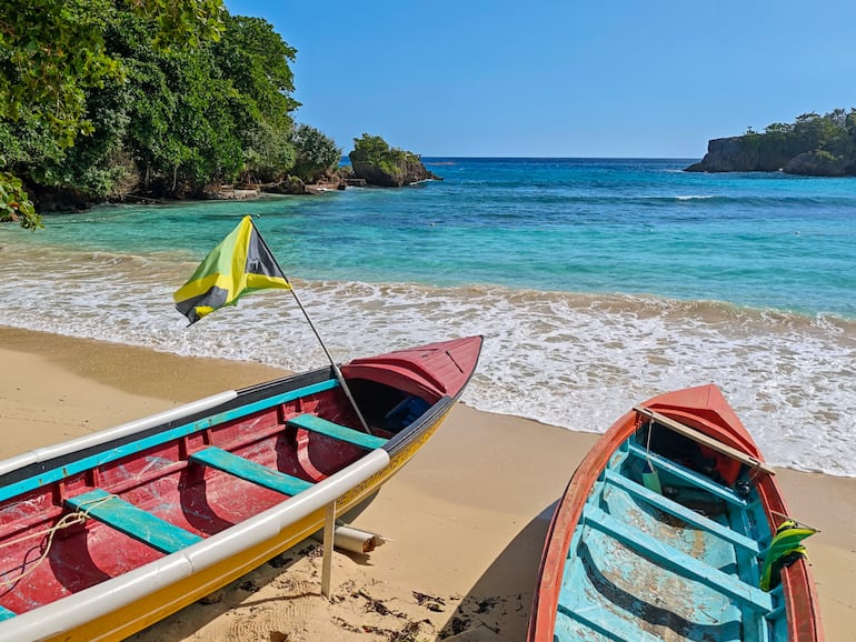 Vista de la playa de la bahía de Boston en Jamaica.