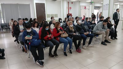 Pacientes esperan varias horas para ser atendido en la Urgencia del IPS-Ingavi.