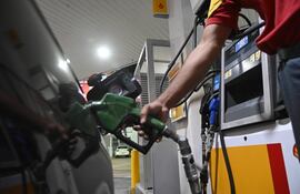 Desde mañana subirá el precio del combustible
