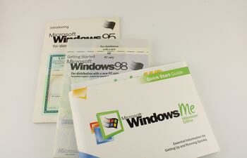 Manuales de instrucciones de Windows 95, 98 y ME. Concepto de tecnología antigua.