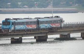 Tren de pasajeros Encarnación-Posadas operará regularmente tras la resolución de conflicto.