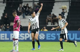 Lorenzo Antonio Melgarejo Sanabria (35 años), capitán y goleador de Libertad.