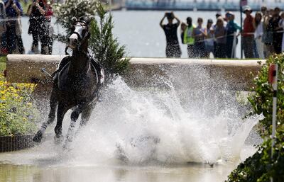 Secuencia de la caída del jinete ecuatoriano.