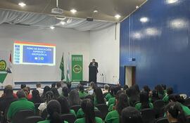 Participantes de foro. Desarrollar actividades académicas con rigor científico en el Chaco Paraguayo es fundamental para impulsar y solidificar el progreso de la región.