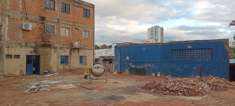 Obras en el PLRA. El titular partidario había prometido la construcción de un auditorio climatizado.