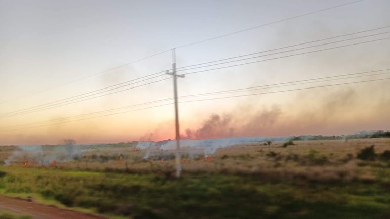 La quema de pastizales en los campos ganaderos genera preocupación en Carapeguá.