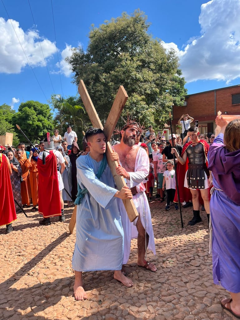 Recreación de la Pasión de Cristo en la Iglesia Domingo Savio de Fernando de la Mora.
