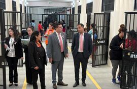 El juez Juan Bautista Silva, del Juzgado Penal de Ejecución de Cordillera, durante la verificación en el COMPLE.