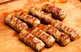 Izgara Köfte o albóndigas turcas a la parrilla.